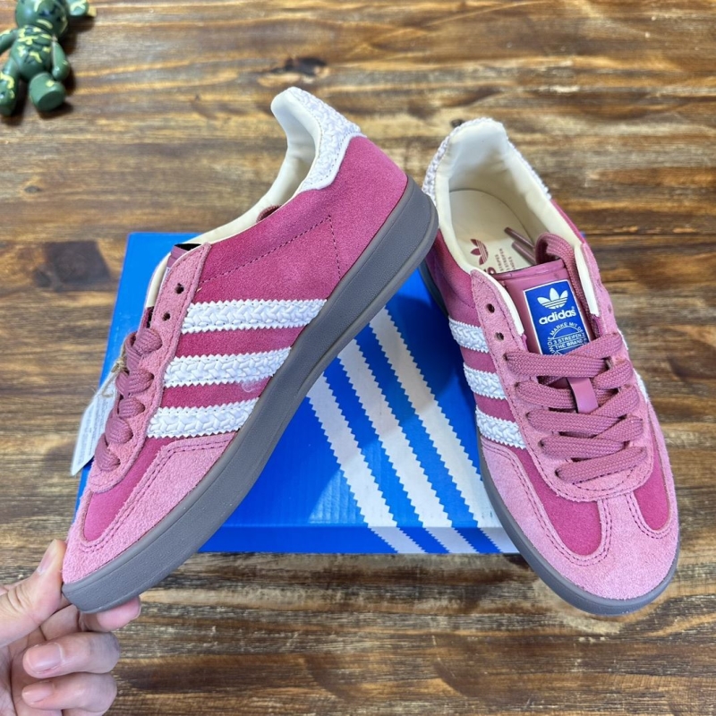 Adidas Sneakers